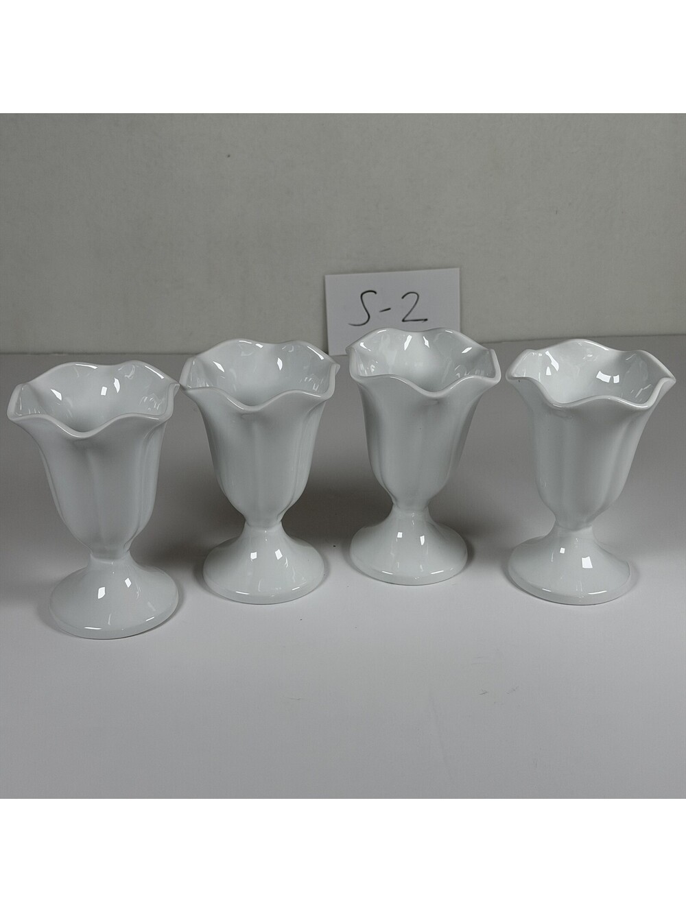 Set of 4 Sur La Table White Porcelain Footed Ice Cream Dessert Bowls Scalloped